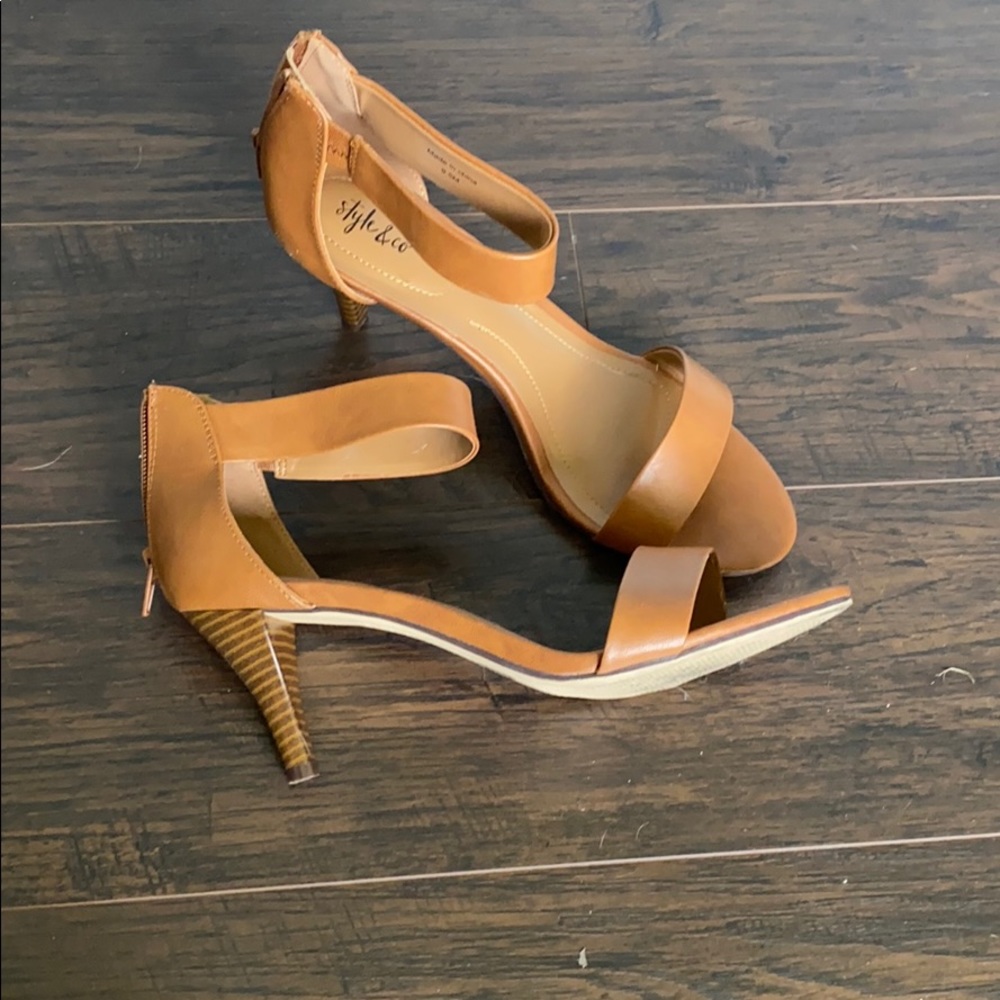 Heels - Picture 2 of 2